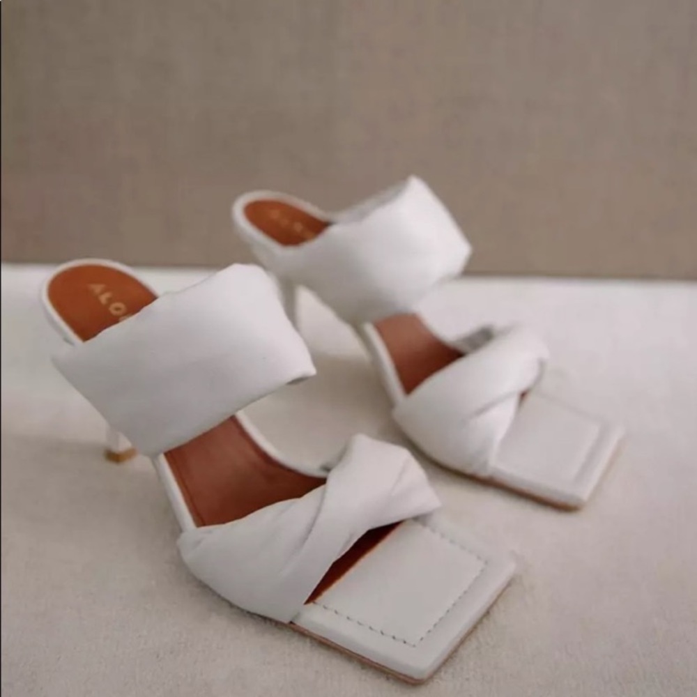 Alohas - Twist Strap Heal